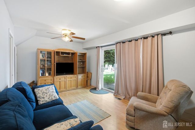 13 Abbott Road, Franklin, NJ 08873
