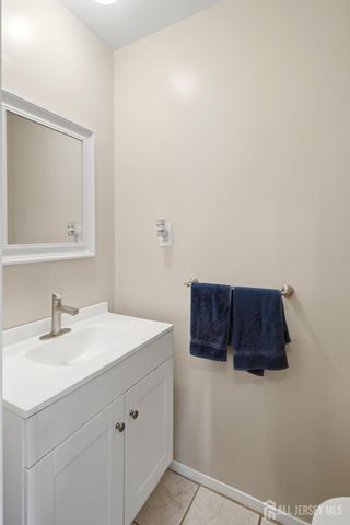 13 Abbott Road, Franklin, NJ 08873