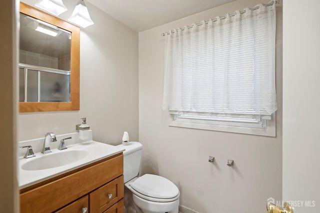 13 Abbott Road, Franklin, NJ 08873