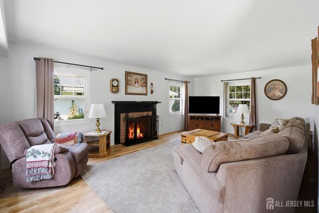 13 Abbott Road, Franklin, NJ 08873