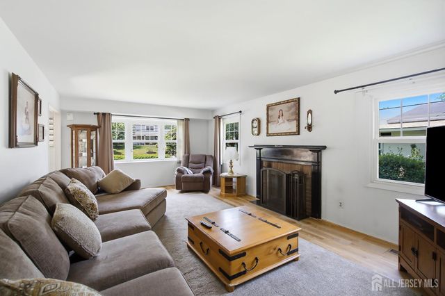 13 Abbott Road, Franklin, NJ 08873