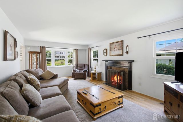 13 Abbott Road, Franklin, NJ 08873