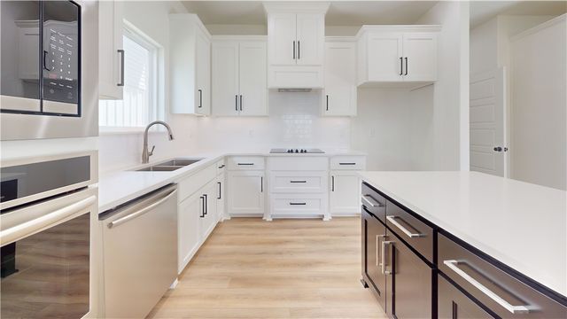 510 W Olive Street, Rogers, AR 72756