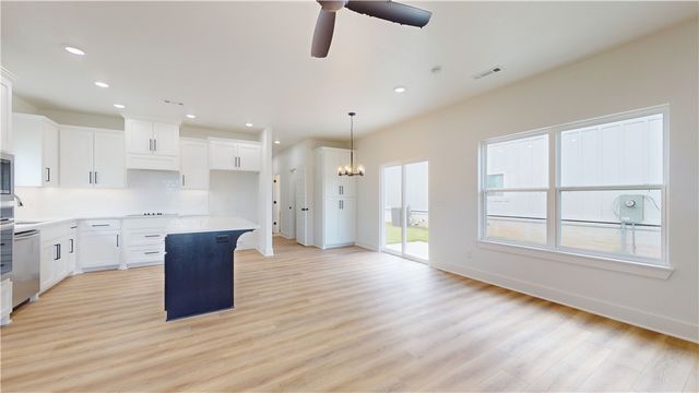 510 W Olive Street, Rogers, AR 72756