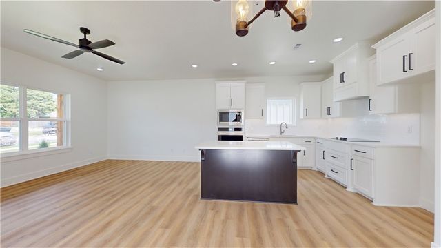 510 W Olive Street, Rogers, AR 72756