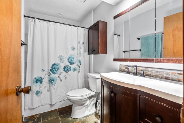 7037 Hickory Lane, Urbandale, IA 50322