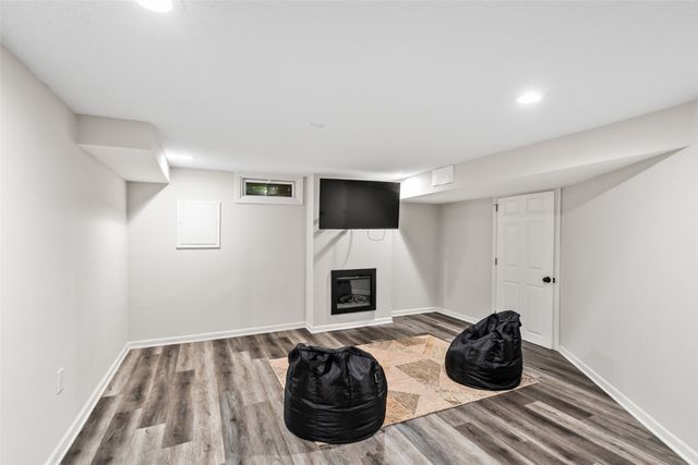 7037 Hickory Lane, Urbandale, IA 50322
