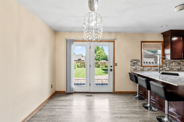 7037 Hickory Lane, Urbandale, IA 50322