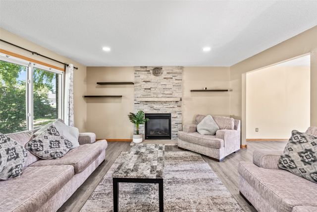 7037 Hickory Lane, Urbandale, IA 50322