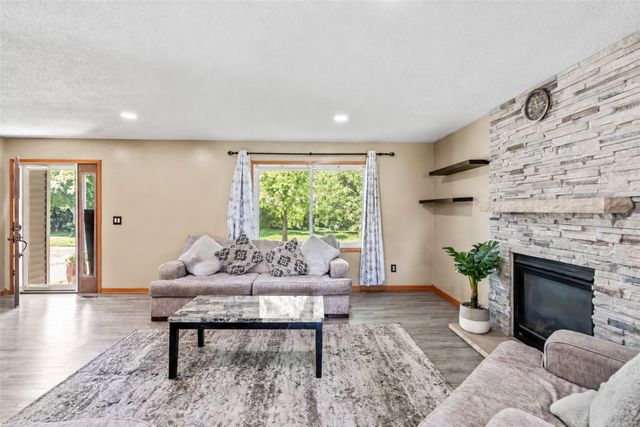 7037 Hickory Lane, Urbandale, IA 50322