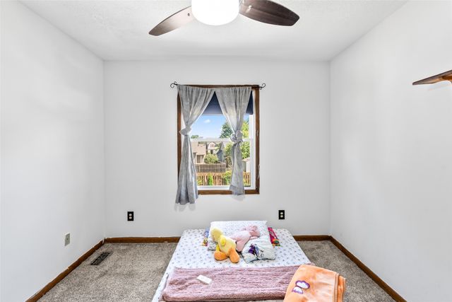 7037 Hickory Lane, Urbandale, IA 50322