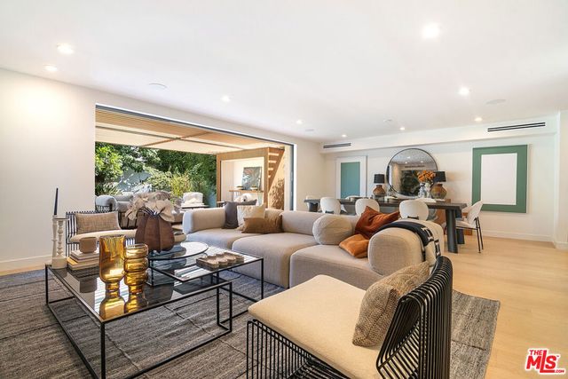 10639 Cushdon Avenue, Los Angeles, CA 90064