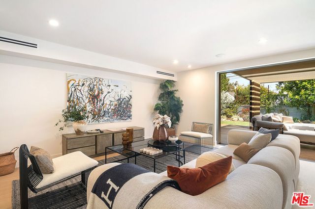 10639 Cushdon Avenue, Los Angeles, CA 90064