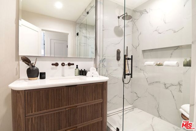 10639 Cushdon Avenue, Los Angeles, CA 90064