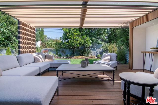 10639 Cushdon Avenue, Los Angeles, CA 90064