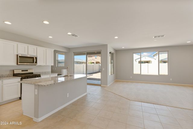 8956 W LUKE Avenue, Glendale, AZ 85305