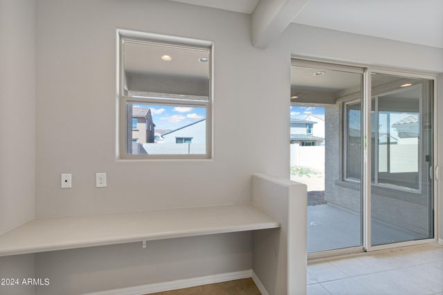 8956 W LUKE Avenue, Glendale, AZ 85305