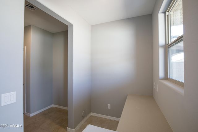 8956 W LUKE Avenue, Glendale, AZ 85305