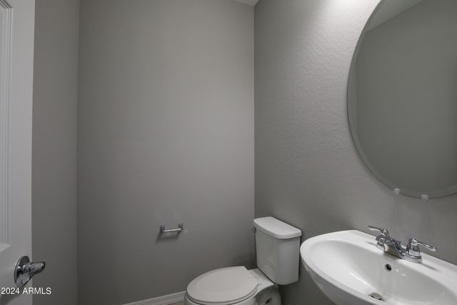 8956 W LUKE Avenue, Glendale, AZ 85305