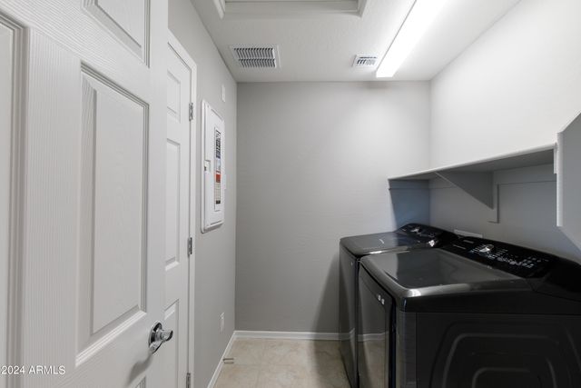 8956 W LUKE Avenue, Glendale, AZ 85305