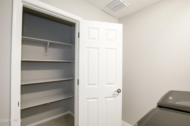 8956 W LUKE Avenue, Glendale, AZ 85305