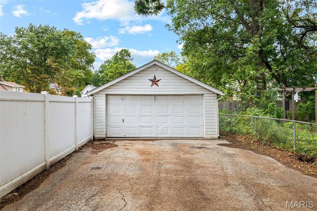 3449 Manhattan Avenue, Maplewood, MO 63143