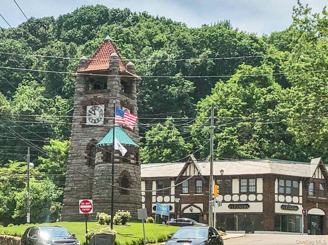 333 Warner Avenue 214, Roslyn, NY 11576