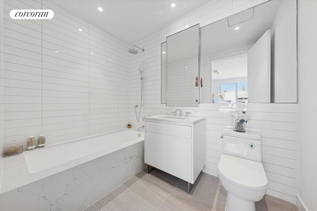 150 E 23rd St Apt 17A, New York City, NY 10010