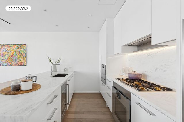 150 E 23rd St Apt 17A, New York City, NY 10010