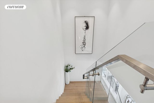 150 E 23rd St Apt 17A, New York City, NY 10010