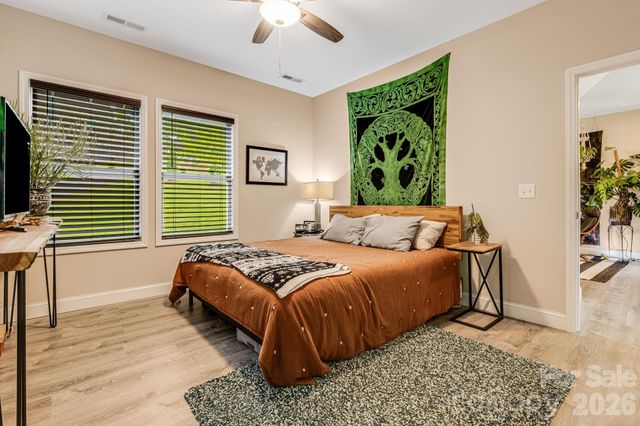 19 Shadowlawn Drive, Asheville, NC 28806