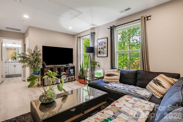 19 Shadowlawn Drive, Asheville, NC 28806