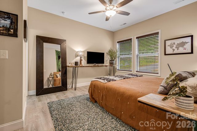 19 Shadowlawn Drive, Asheville, NC 28806