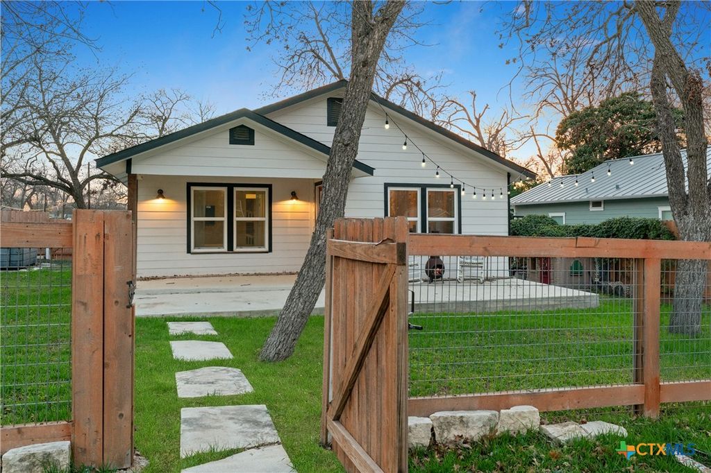 1428 Lee Street, New Braunfels, TX 78130