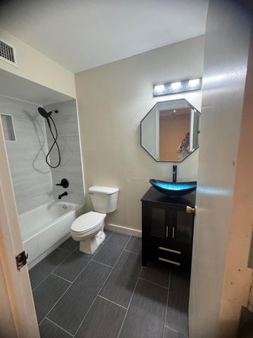 20818 San Simeon Way 106, Miami, FL 33179