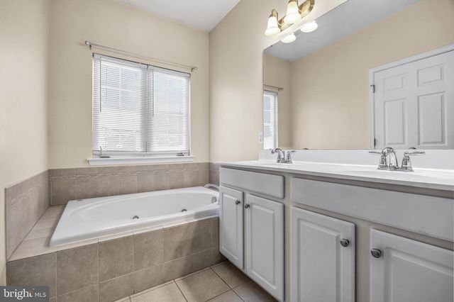 6 FAWN CT, Delanco, NJ 08075