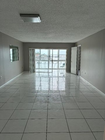 410 Wilma Circle, Riviera Beach, FL 33404