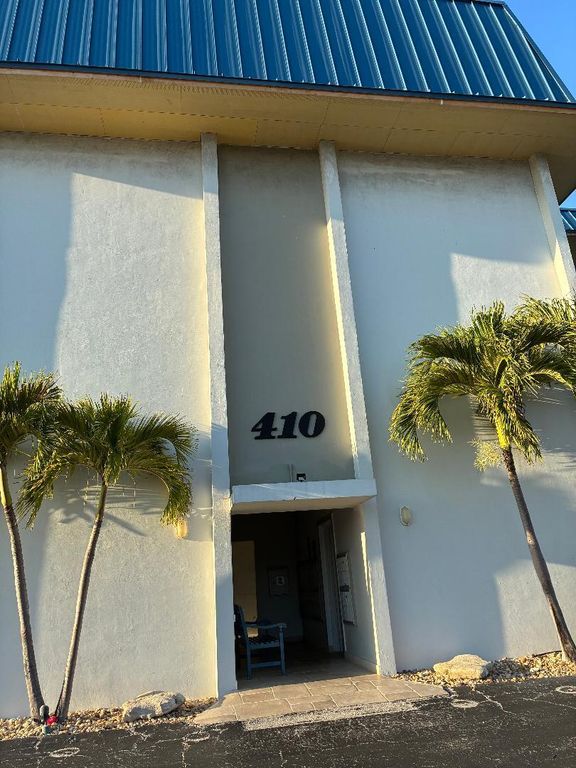 410 Wilma Circle, Riviera Beach, FL 33404