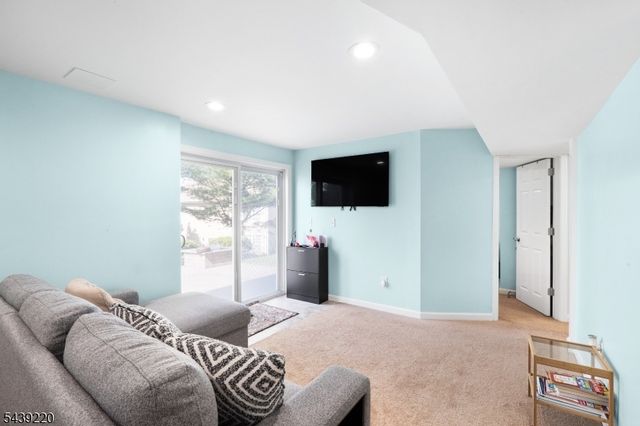4 Skylands Blvd, Mount Olive Twp., NJ 07840