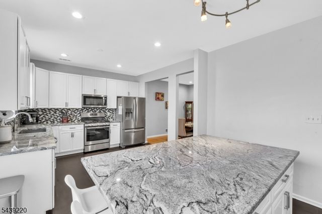 4 Skylands Blvd, Mount Olive Twp., NJ 07840