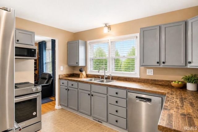 800 W Fairway Lane, Bloomington, IN 47403