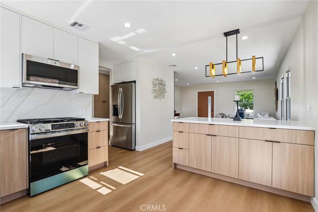 2213 N Valley Street, Burbank, CA 91505