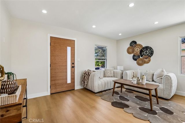 2213 N Valley Street, Burbank, CA 91505