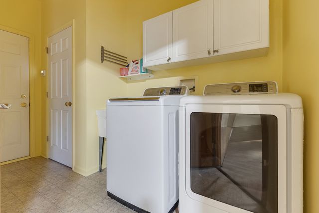203 Westminster Drive, Bloomingdale, IL 60108
