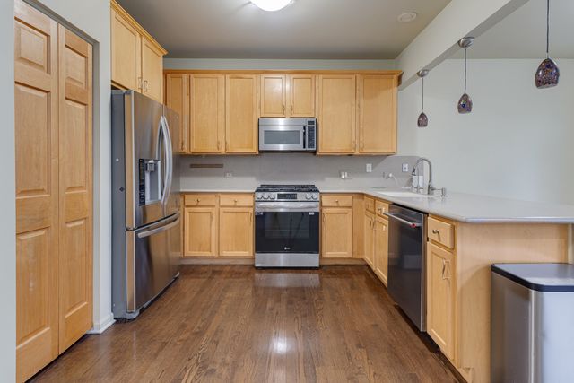 203 Westminster Drive, Bloomingdale, IL 60108