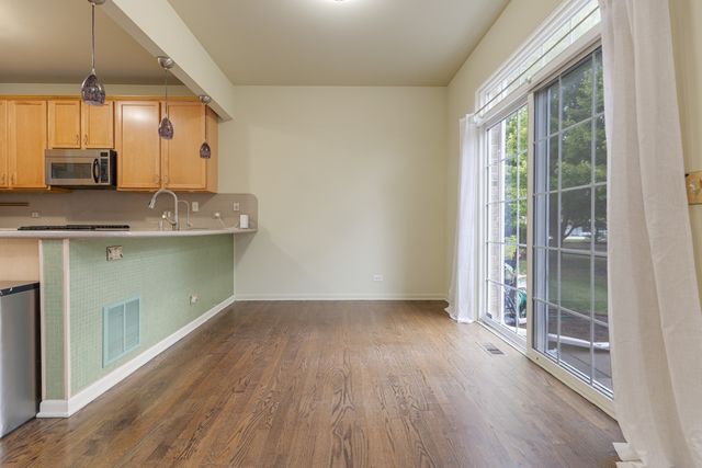 203 Westminster Drive, Bloomingdale, IL 60108