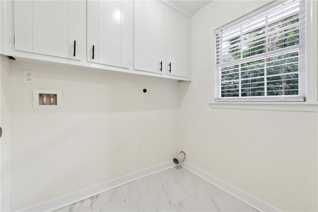 2055 Oak RD, Snellville, GA 30078