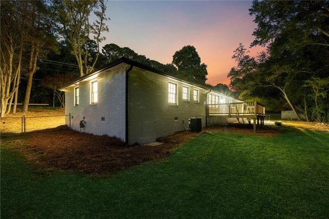 2055 Oak RD, Snellville, GA 30078