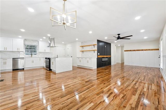 2055 Oak RD, Snellville, GA 30078