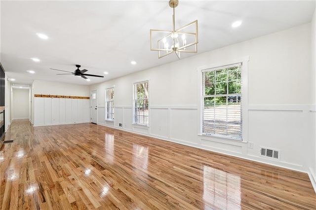 2055 Oak RD, Snellville, GA 30078